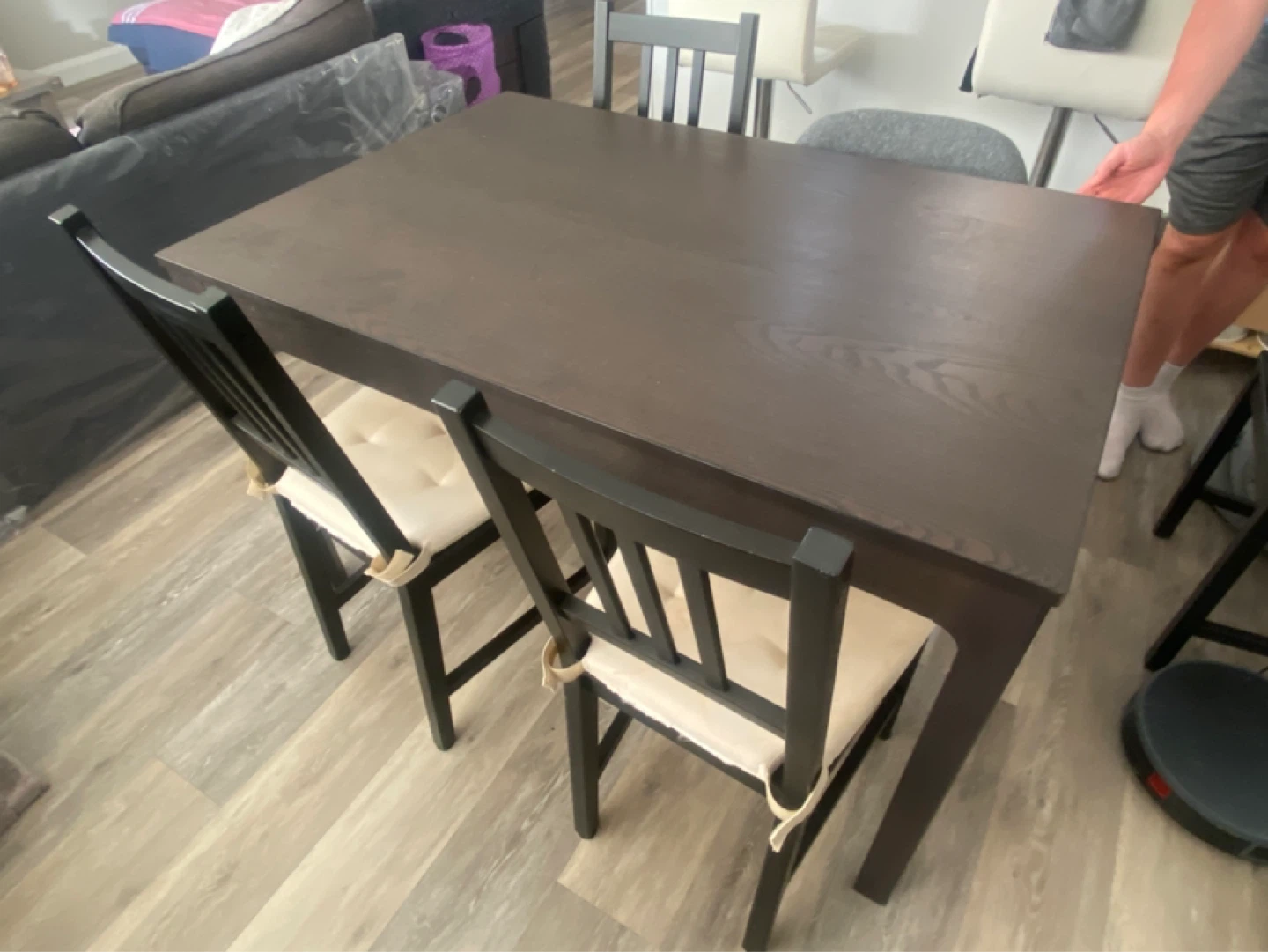 Dark Wood Dining Table with 4 Chairs Expandable 4-8ppl - photo 4