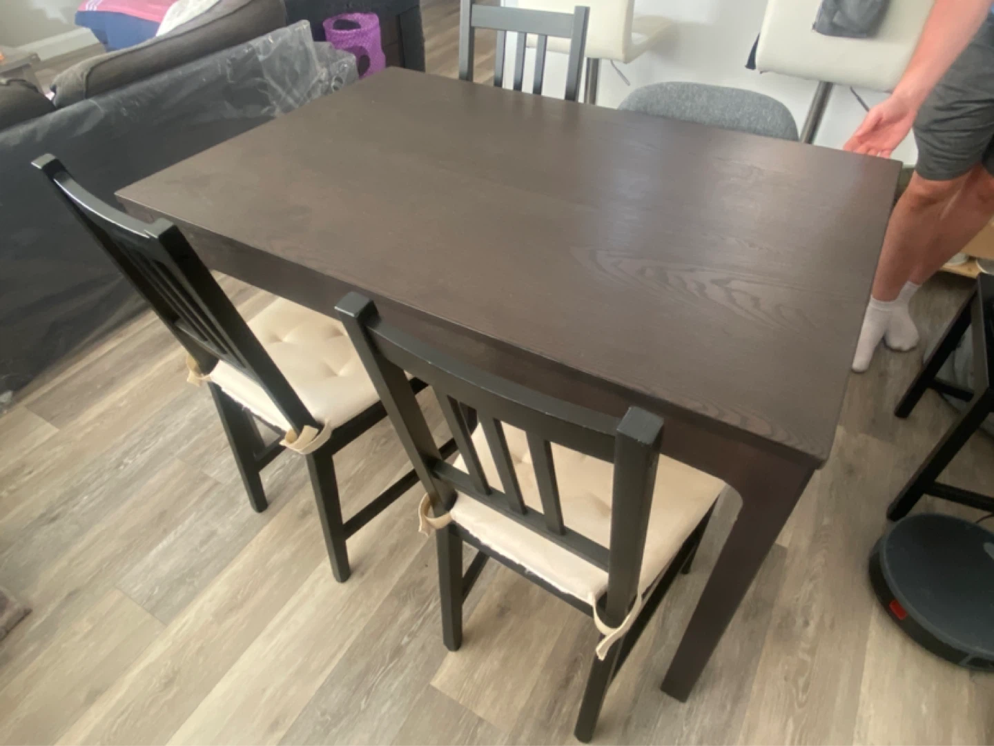 Dark Wood Dining Table with 4 Chairs Expandable 4-8ppl - photo 3