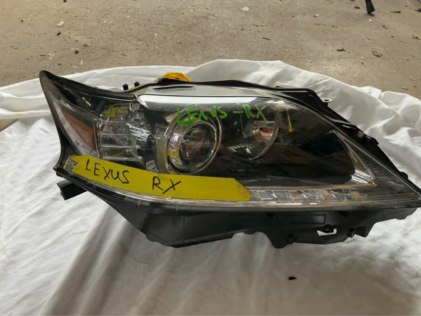Lexus RX Headlight Assembly