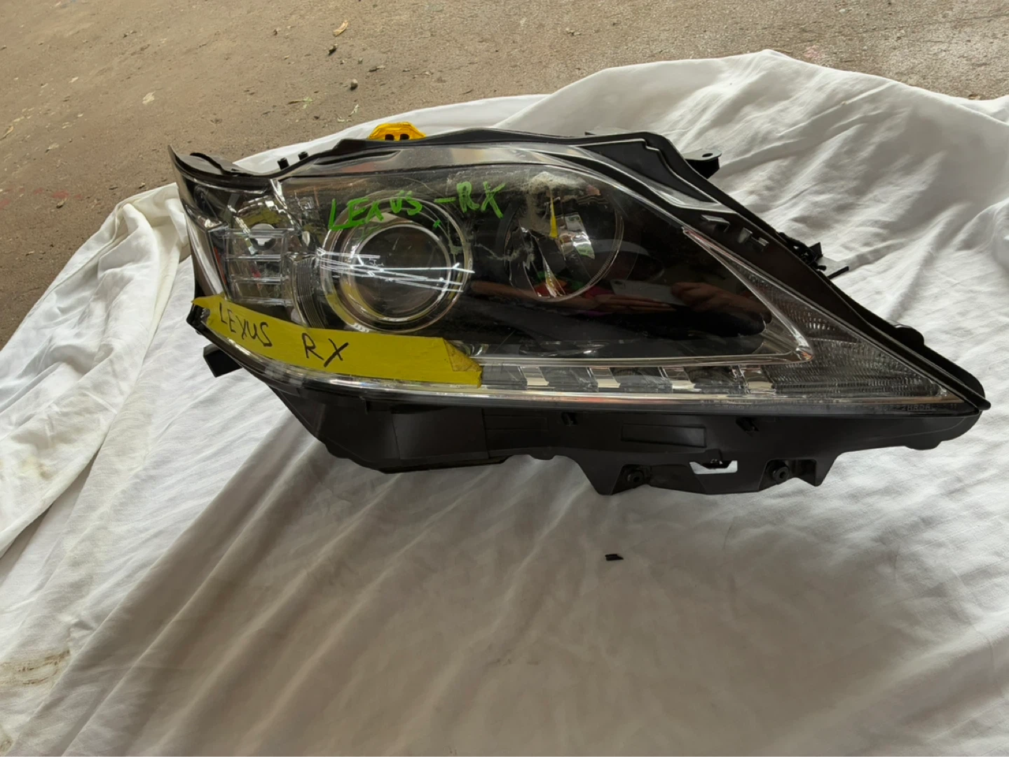 Lexus RX Headlight Assembly - photo 2