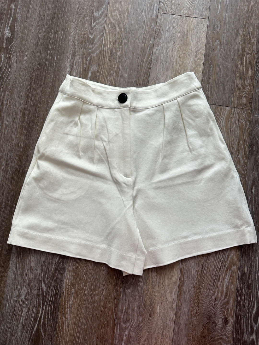 SELECTED White/Cream Pleated Shorts XS