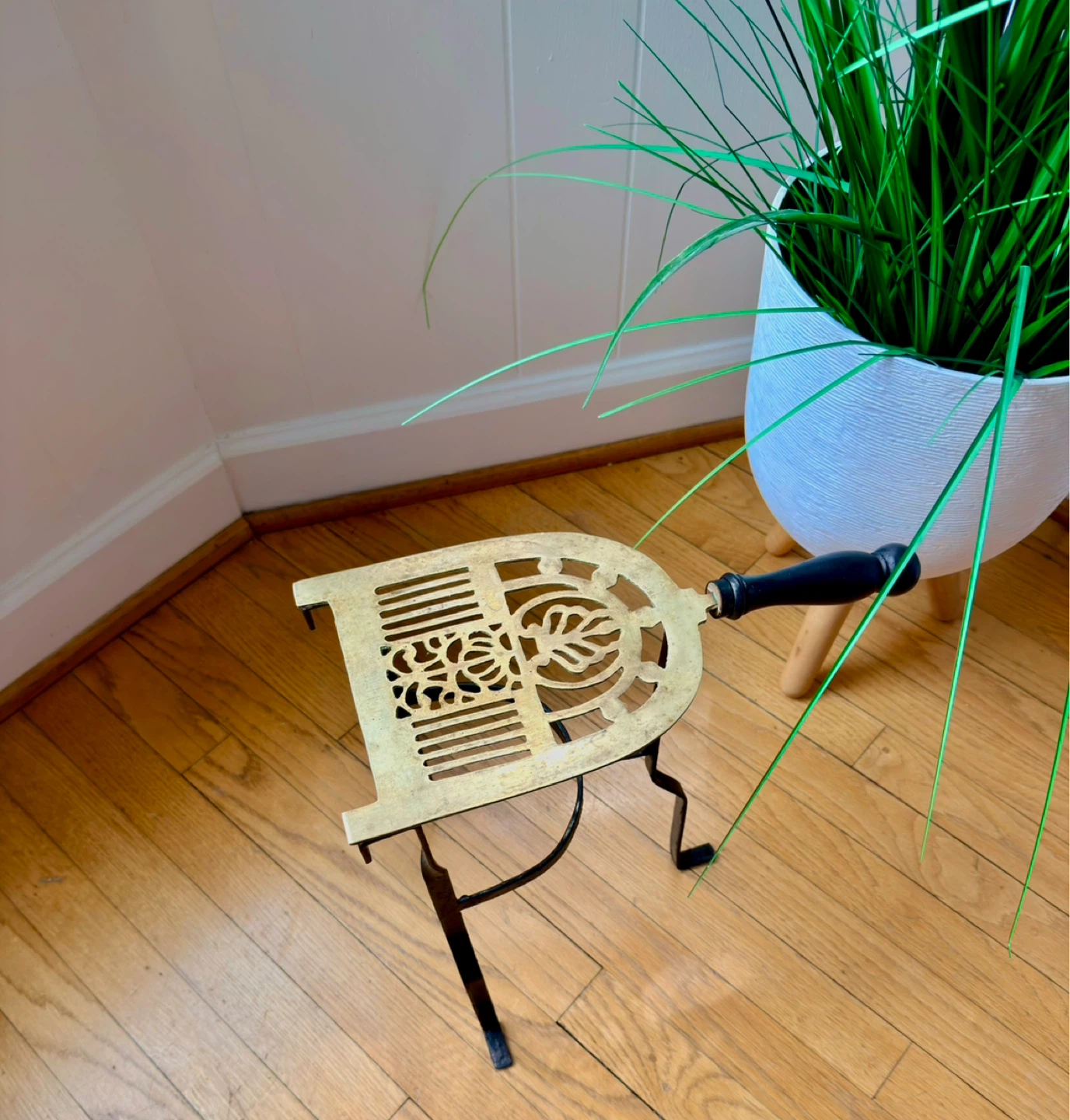 ANTIQUE BRASS & IRON FIREPLACE TRIVET KETTLE STAND