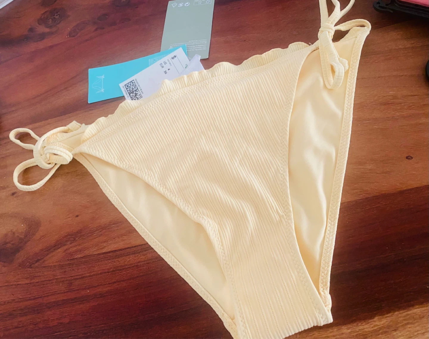 New unused H&M Ribbed Bikini Bottoms - Yellow