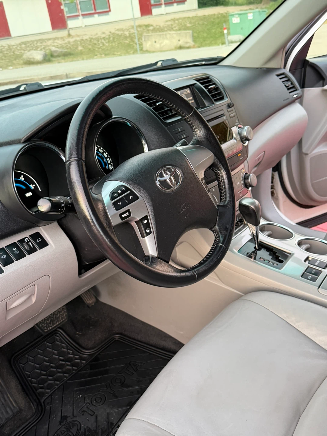2012 Toyota Highlander Hybrid Limited AWD | Leather | Sunroof - photo 2