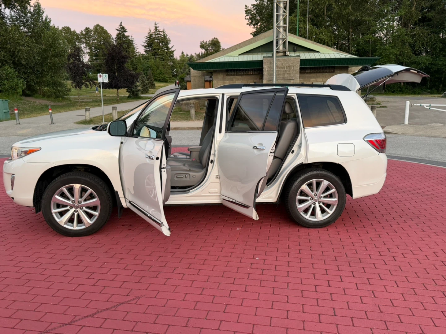 2012 Toyota Highlander Hybrid Limited AWD | Leather | Sunroof