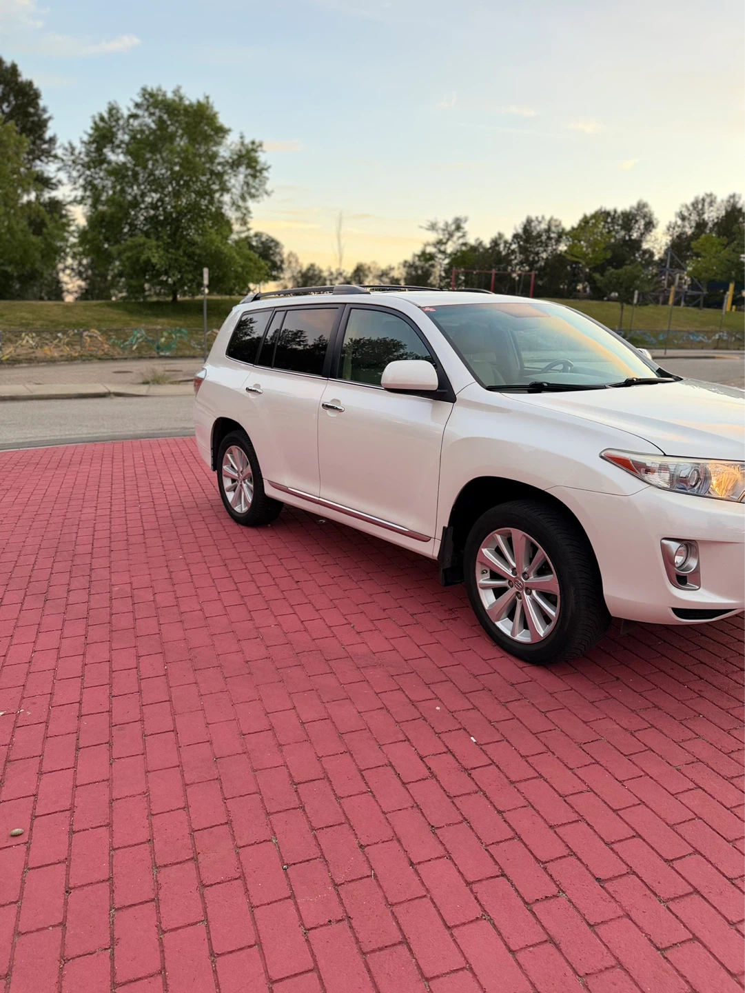 2012 Toyota Highlander Hybrid Limited AWD | Leather | Sunroof - photo 3