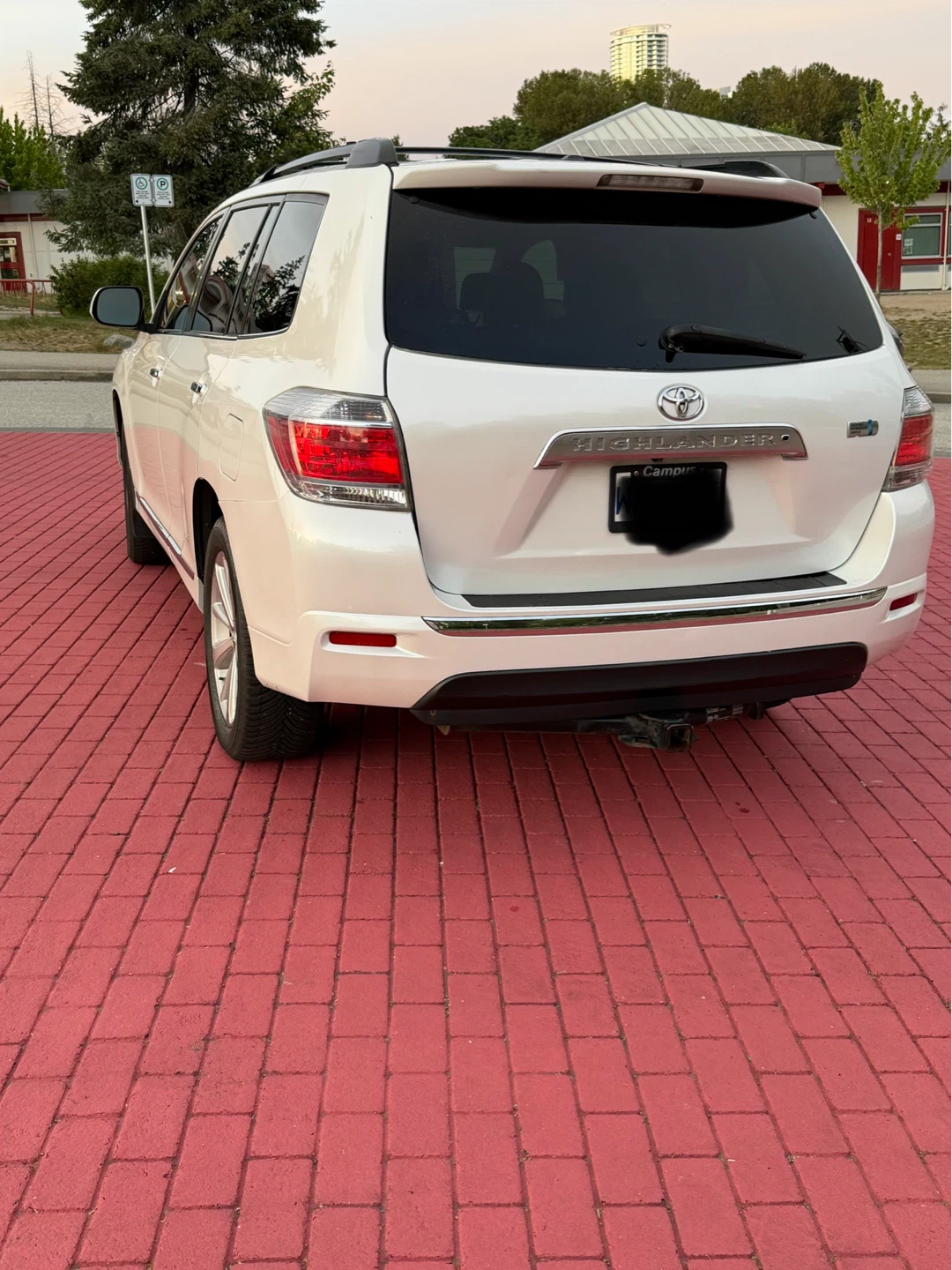 2012 Toyota Highlander Hybrid Limited AWD | Leather | Sunroof - photo 4