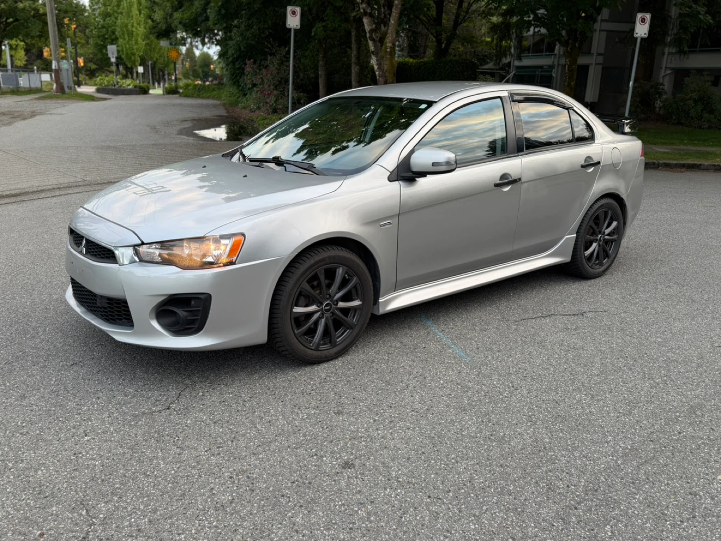 2017 Mitsubishi Lancer – Black Edition / SE LTD