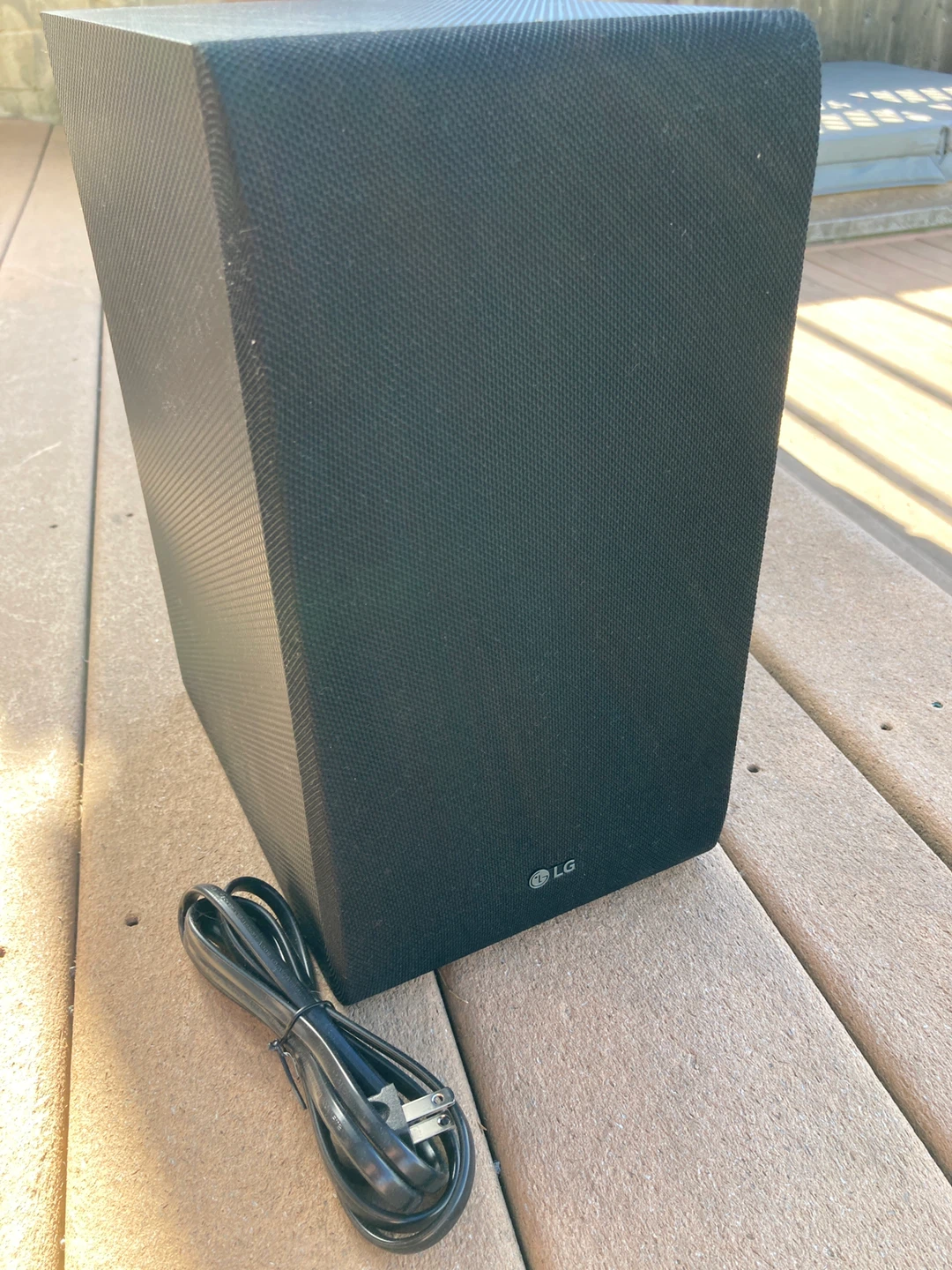 LG Wireless Active Subwoofer SPJ4B-W - photo 3
