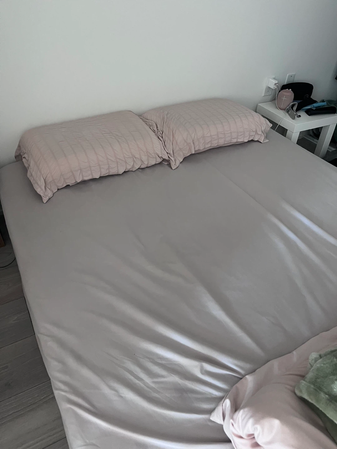 Springwall Queen Size Hybrid Mattress + 2 Pillows