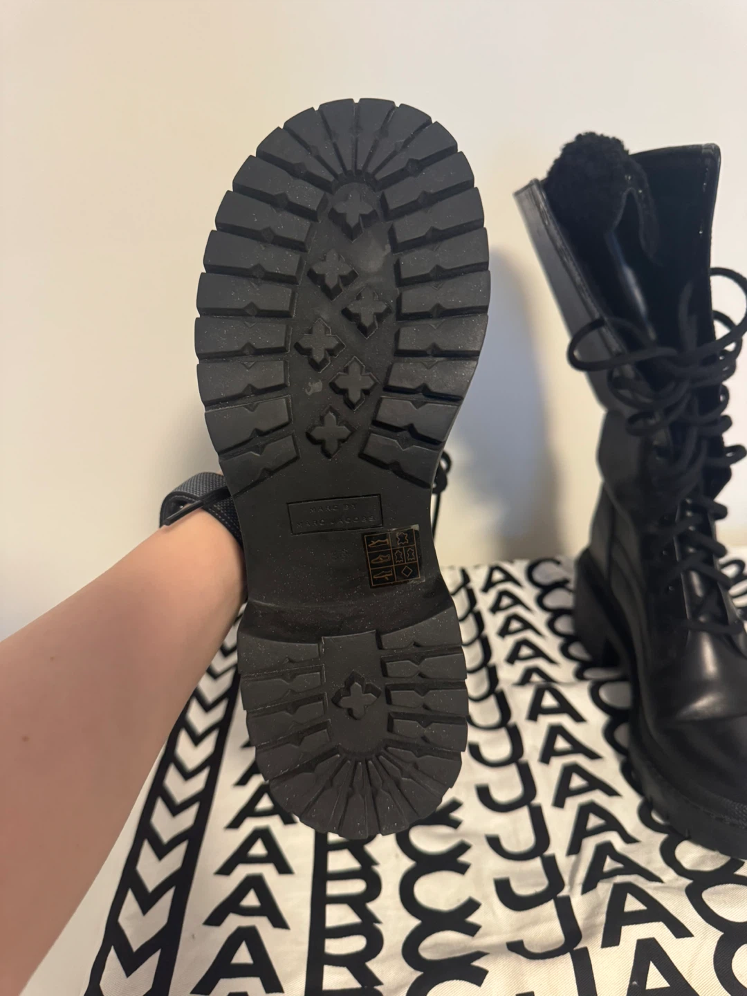 Marc Jacobs Black Leather Fur Lined Lace-Up Boots - photo 3