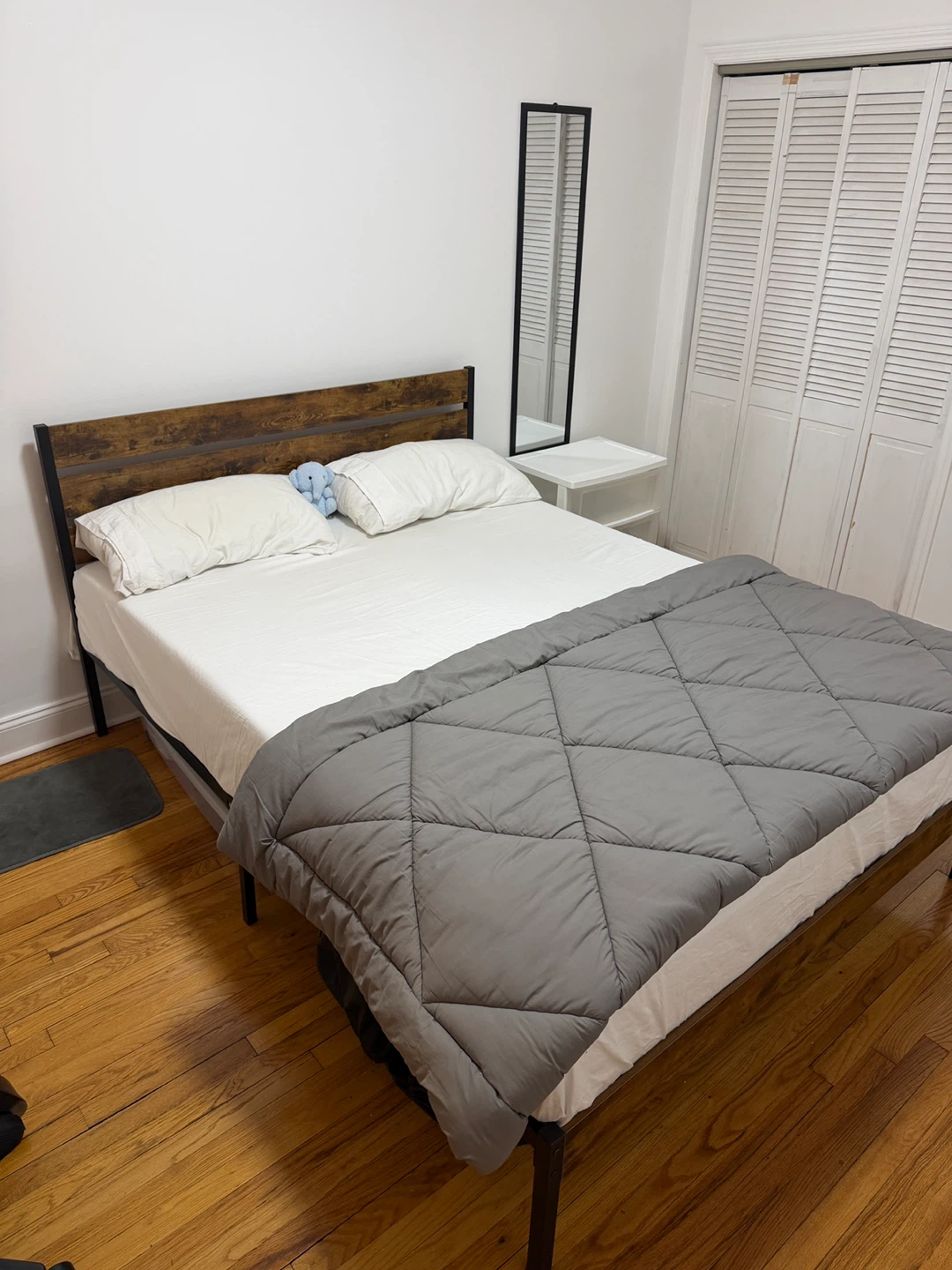 Queen Size Bed Frame + 10inch gel memory foam mattress
