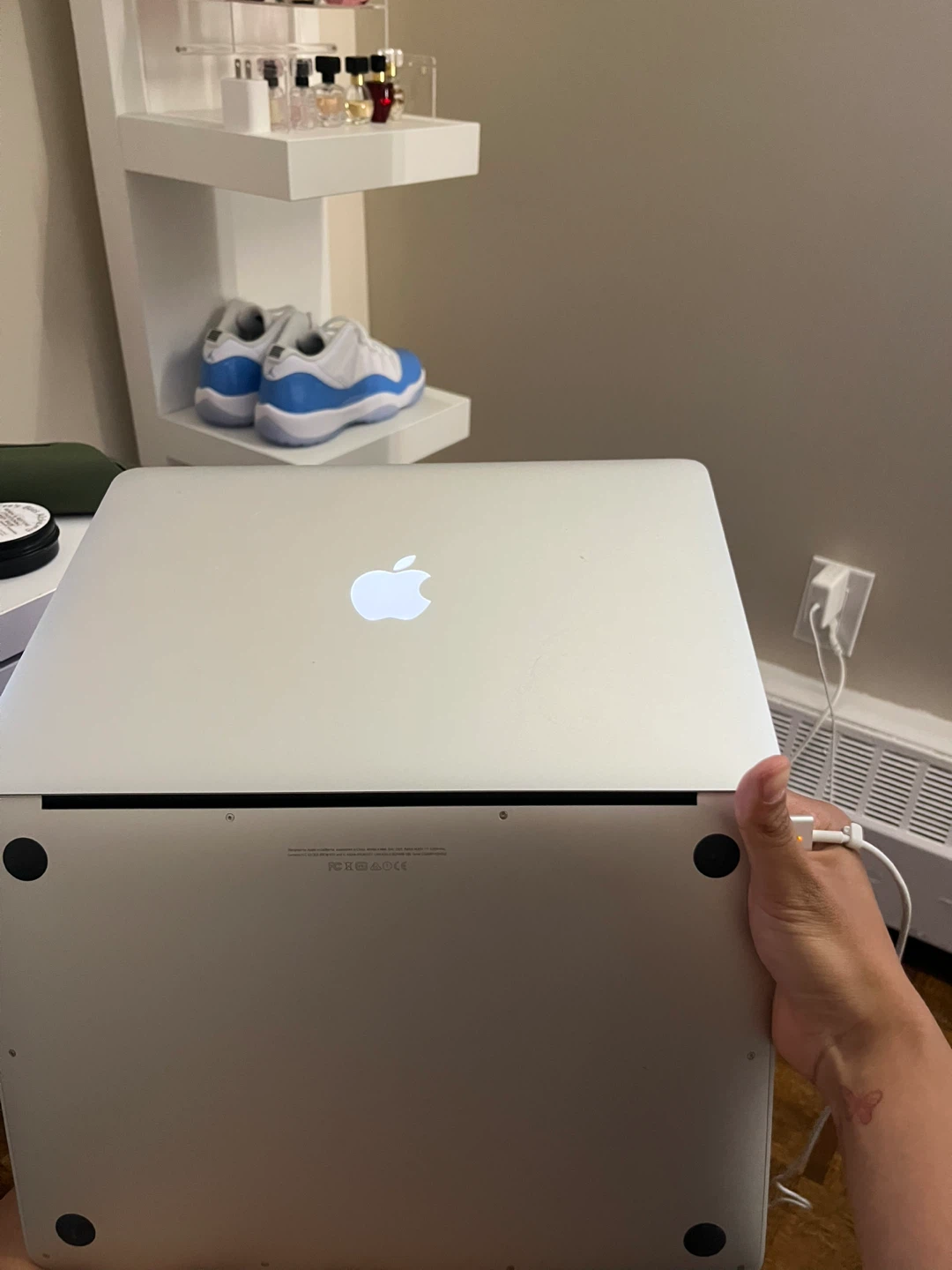 Apple MacBook Air Laptop - photo 2