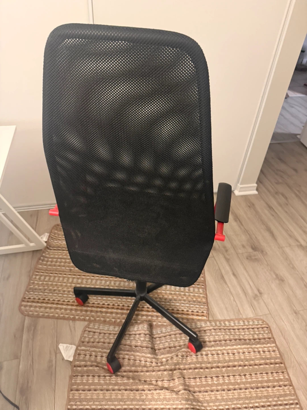 Black Mesh Office Chair - photo 2