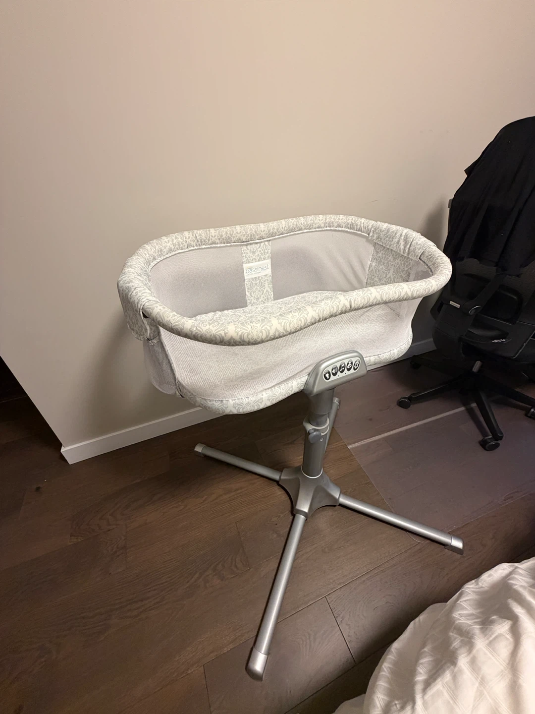 HALO BassiNest Swivel Sleeper - bassinet