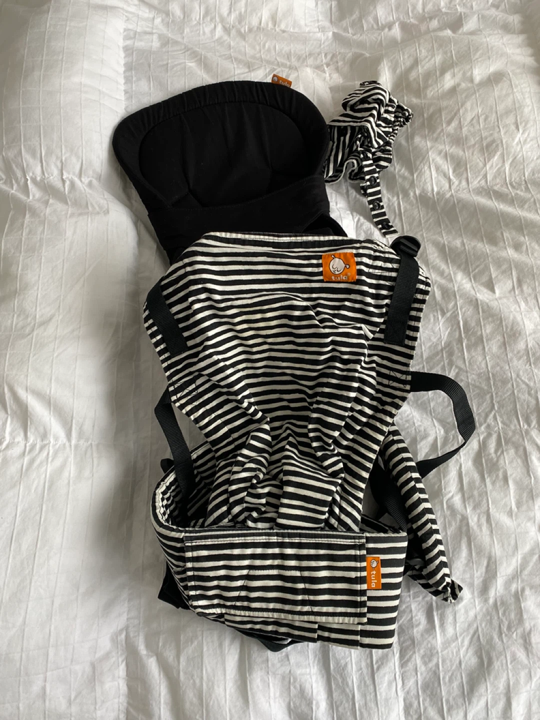 Porte-bébé Tula rayé noir et blanc