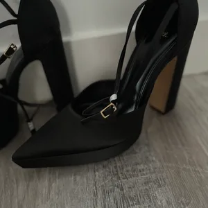 NEW!! Black ZARA Mary Jane Platform Heels