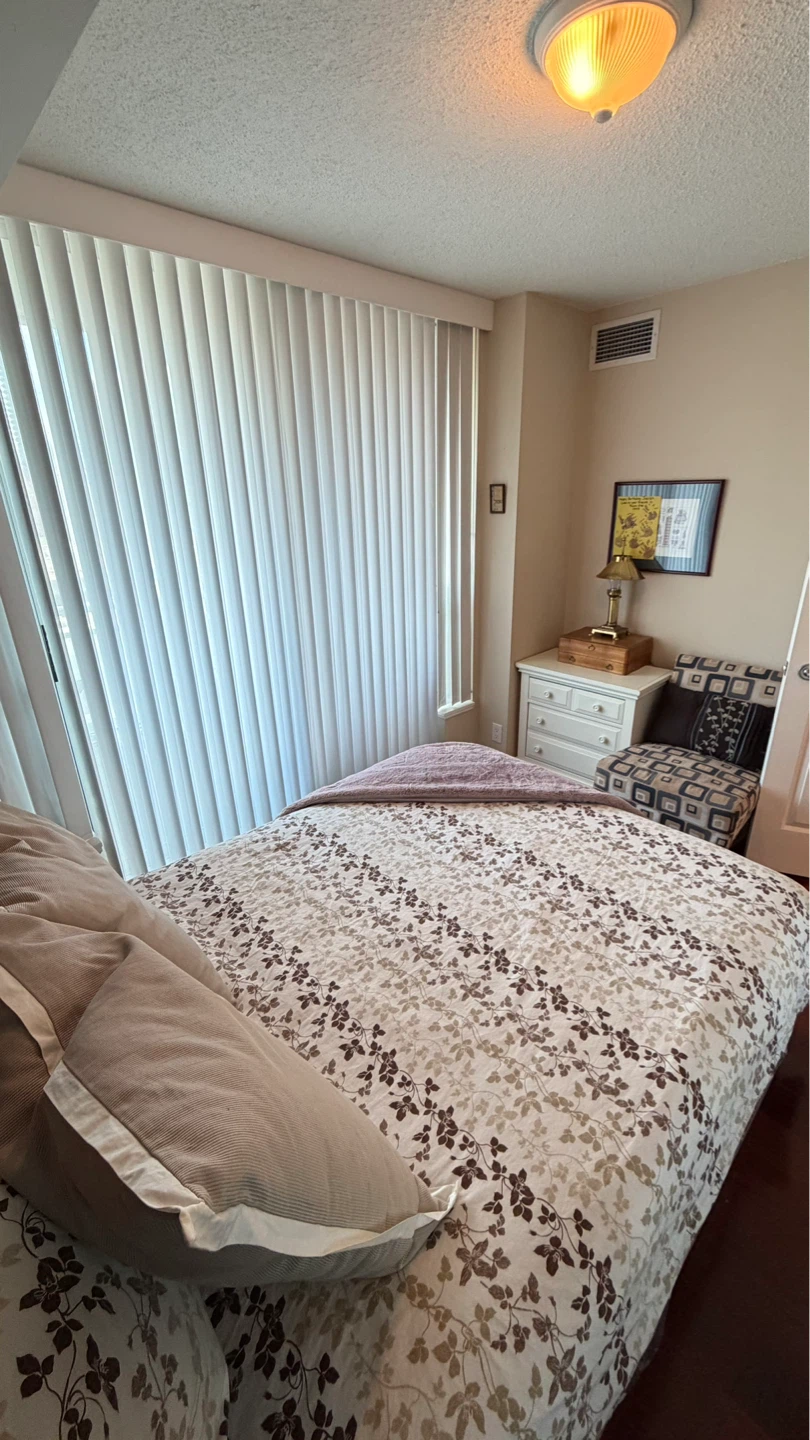 Private bedroom and bathroom - short term rental - photo 2