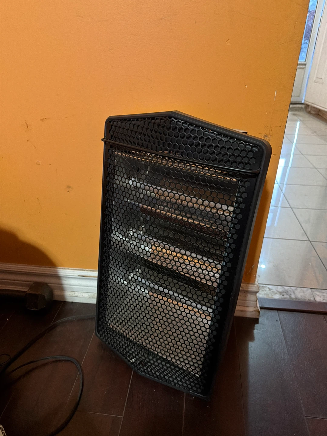 Black Electric Heater (pelonis)
