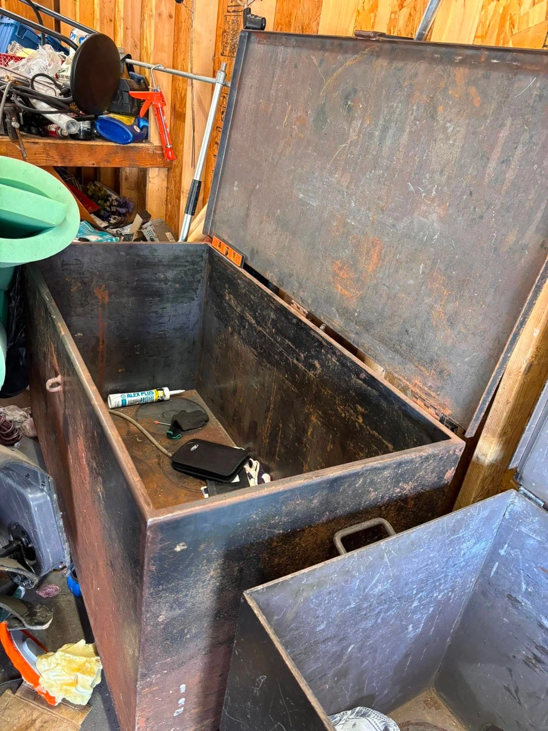 Large Metal Storage Trunk - photo 2