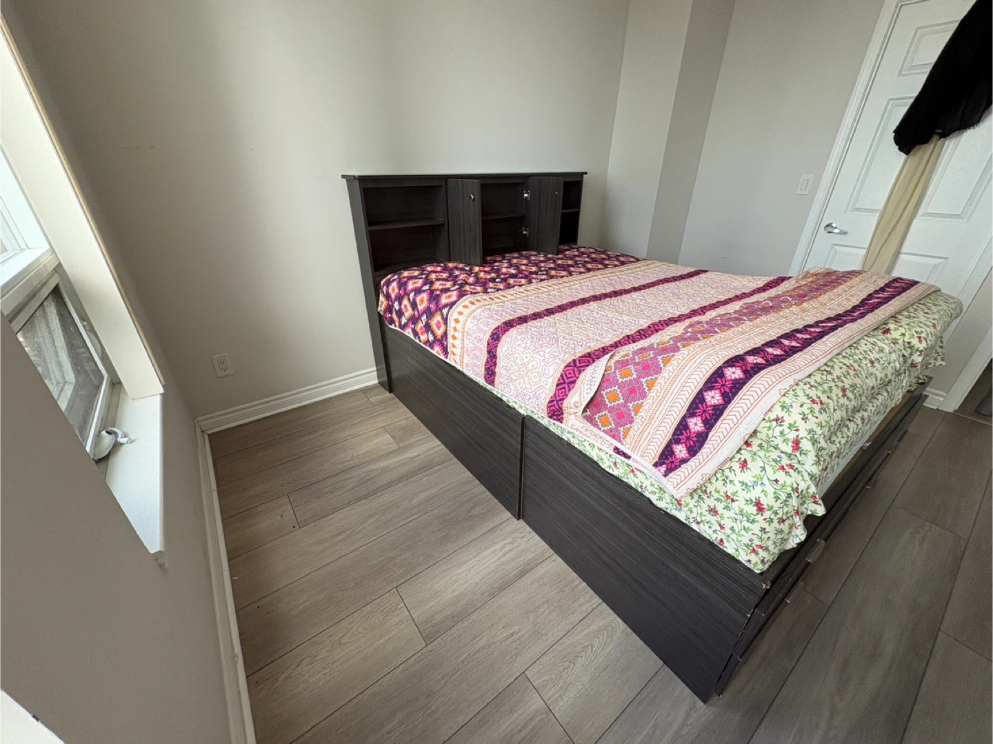 Dark Wood Queen Bed Frame with Storage Headboard and Drawers - photo 3