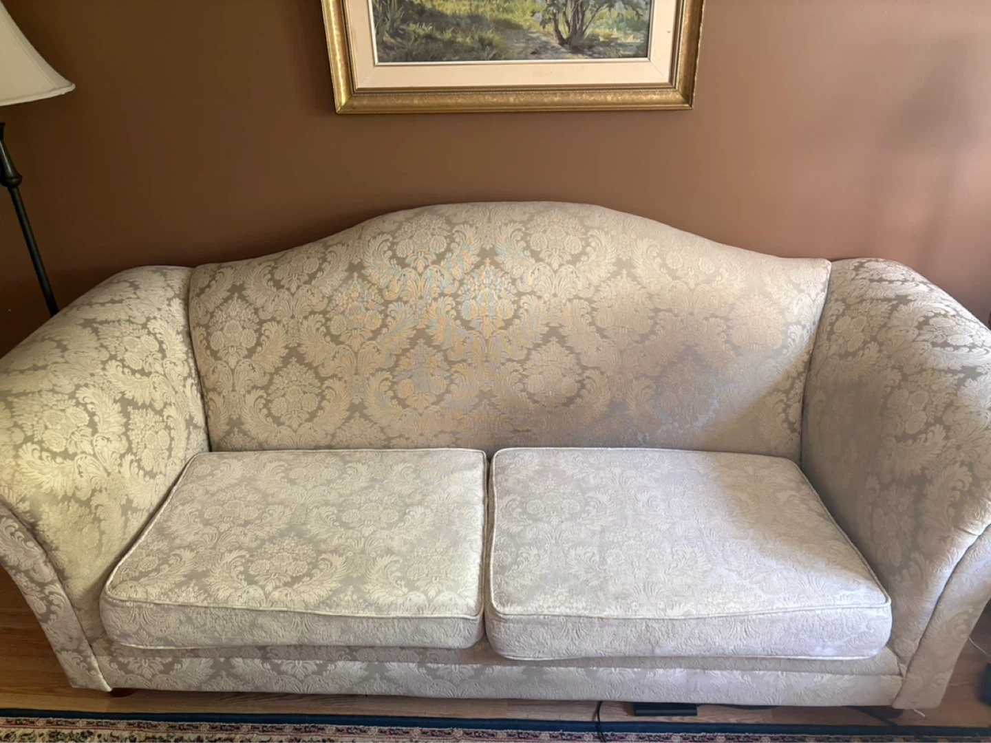 Damask upholstered sofa with two matching cushions - photo 4