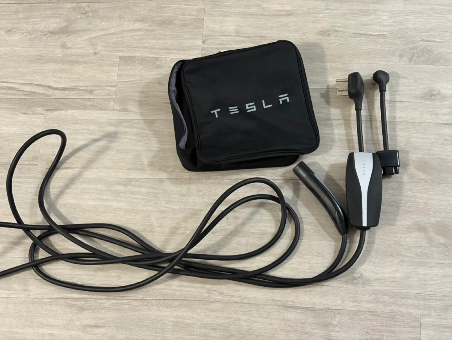 Tesla Mobile Connector Gen 1 - photo 2