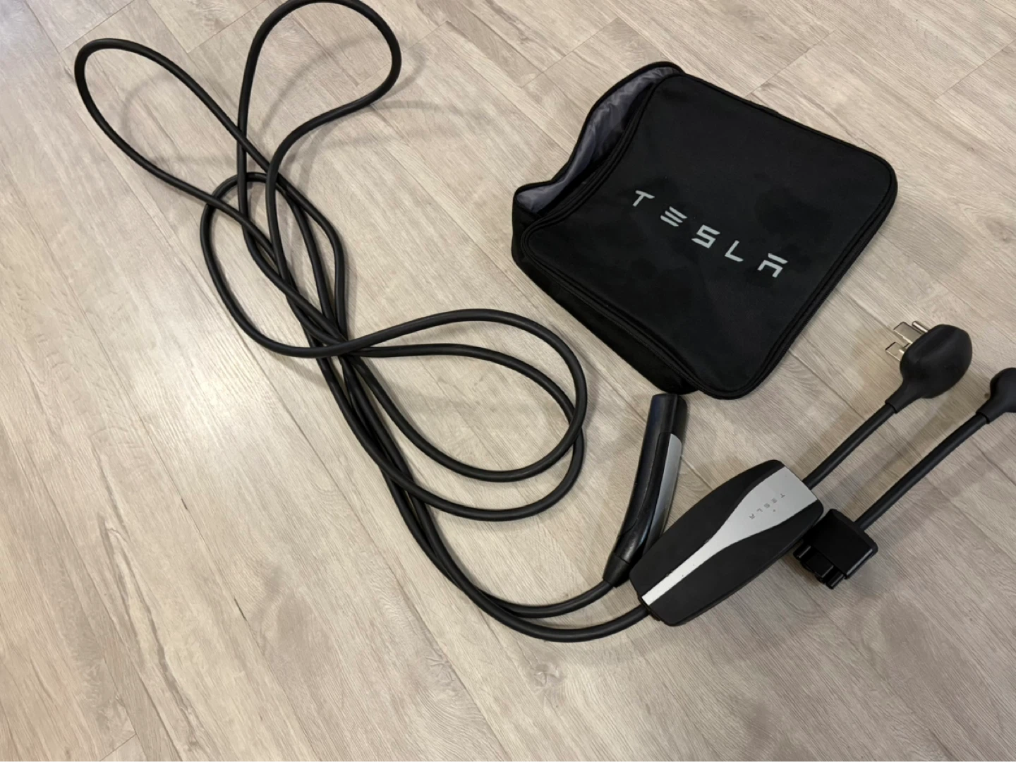 Tesla Mobile Connector Gen 1