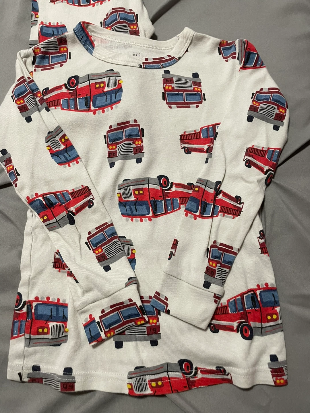 Gap kids Organic Cotton Fire Truck Pajamas Size 6 - photo 2