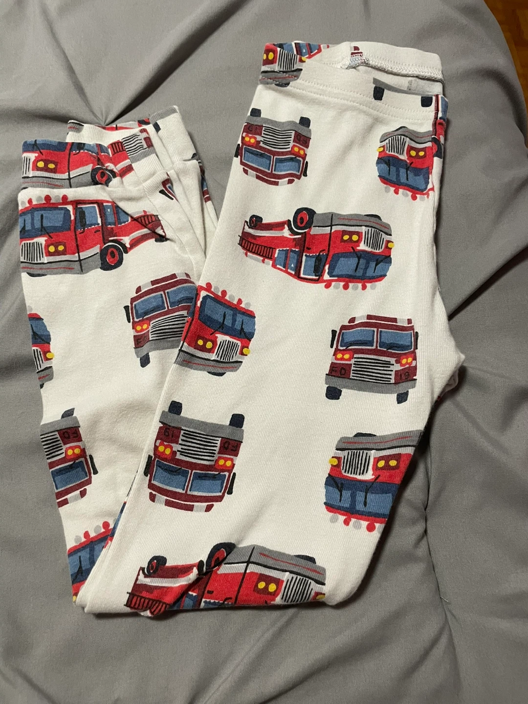 Gap kids Organic Cotton Fire Truck Pajamas Size 6 - photo 3