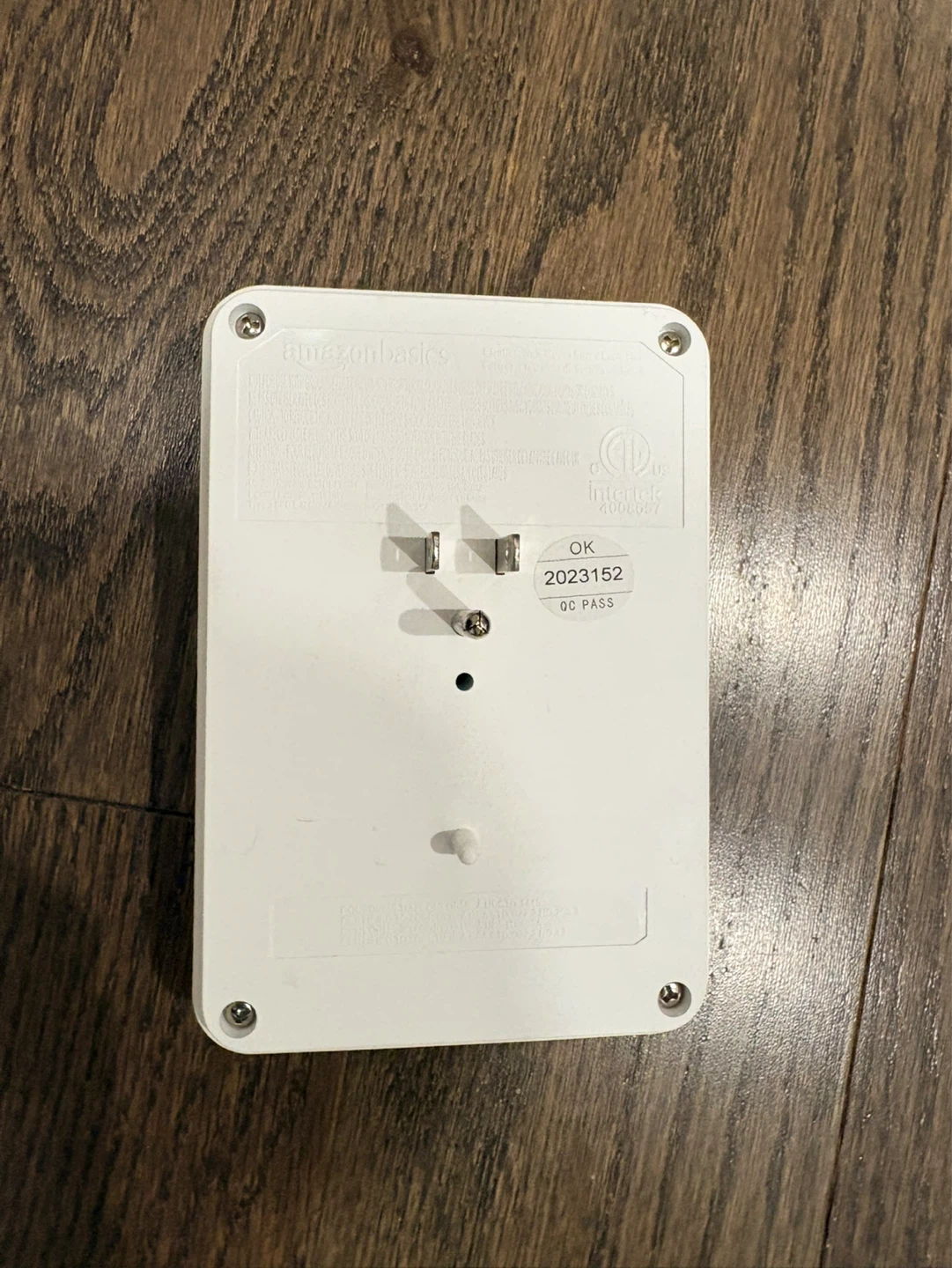 Amazon Basics Power Strip - photo 2