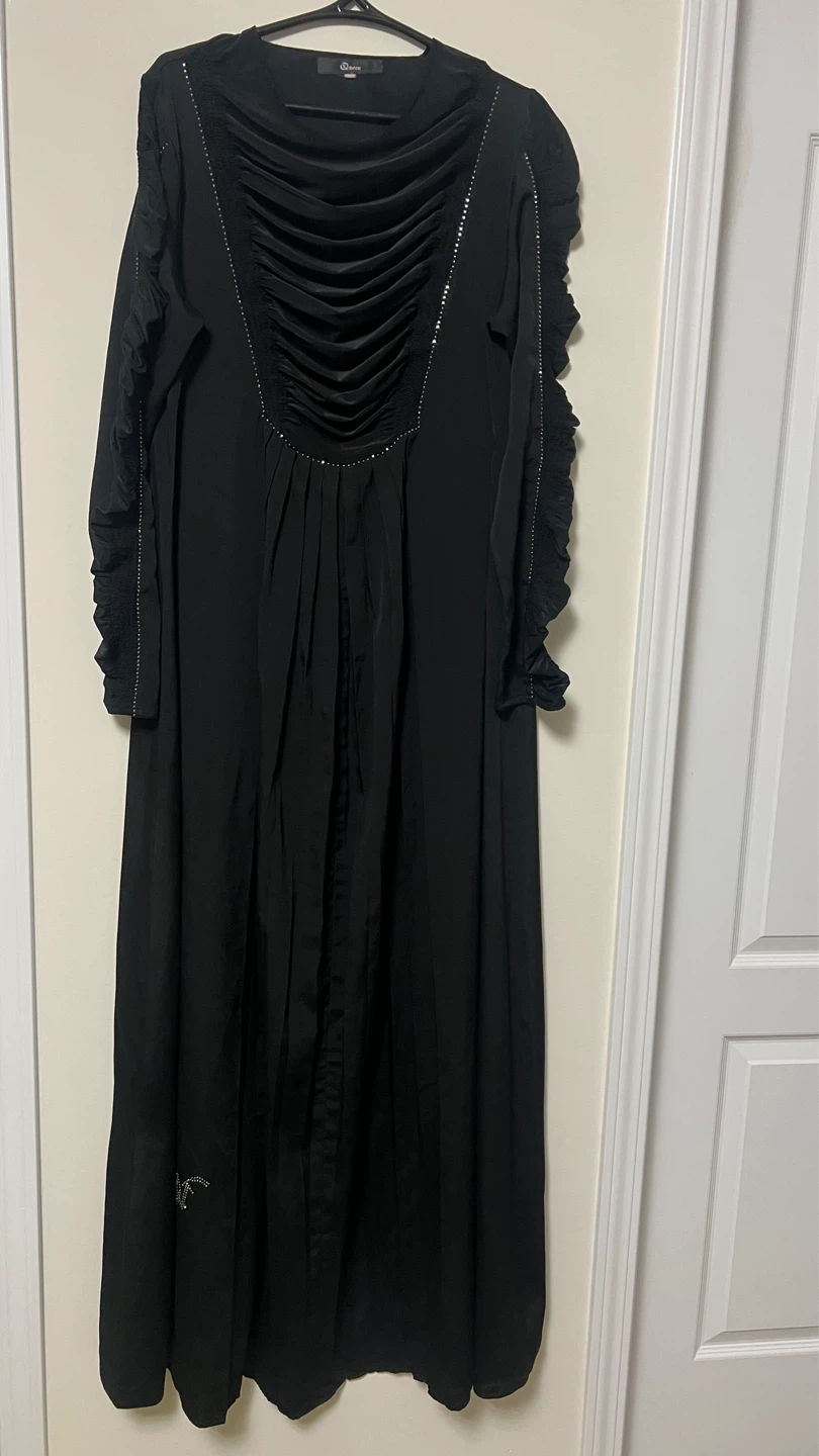 Queen Bee Black Abaya with Rhinestone Embellishments - photo 5