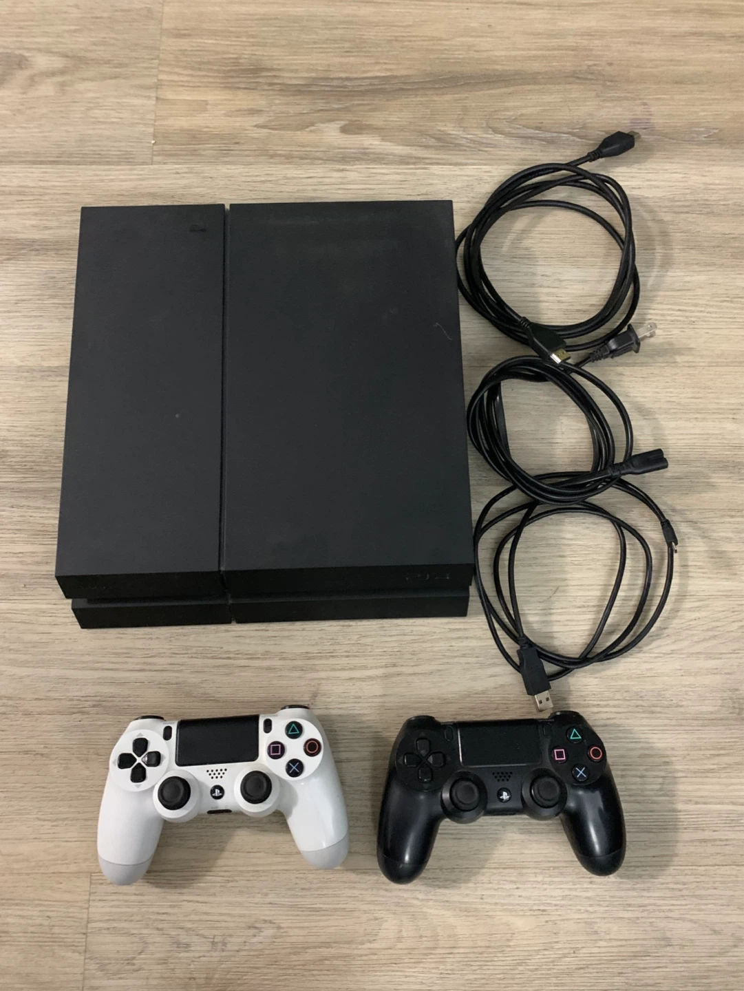 Playstation 4 - PS4 with 2 Controllers and All Necessary Cables - photo 2