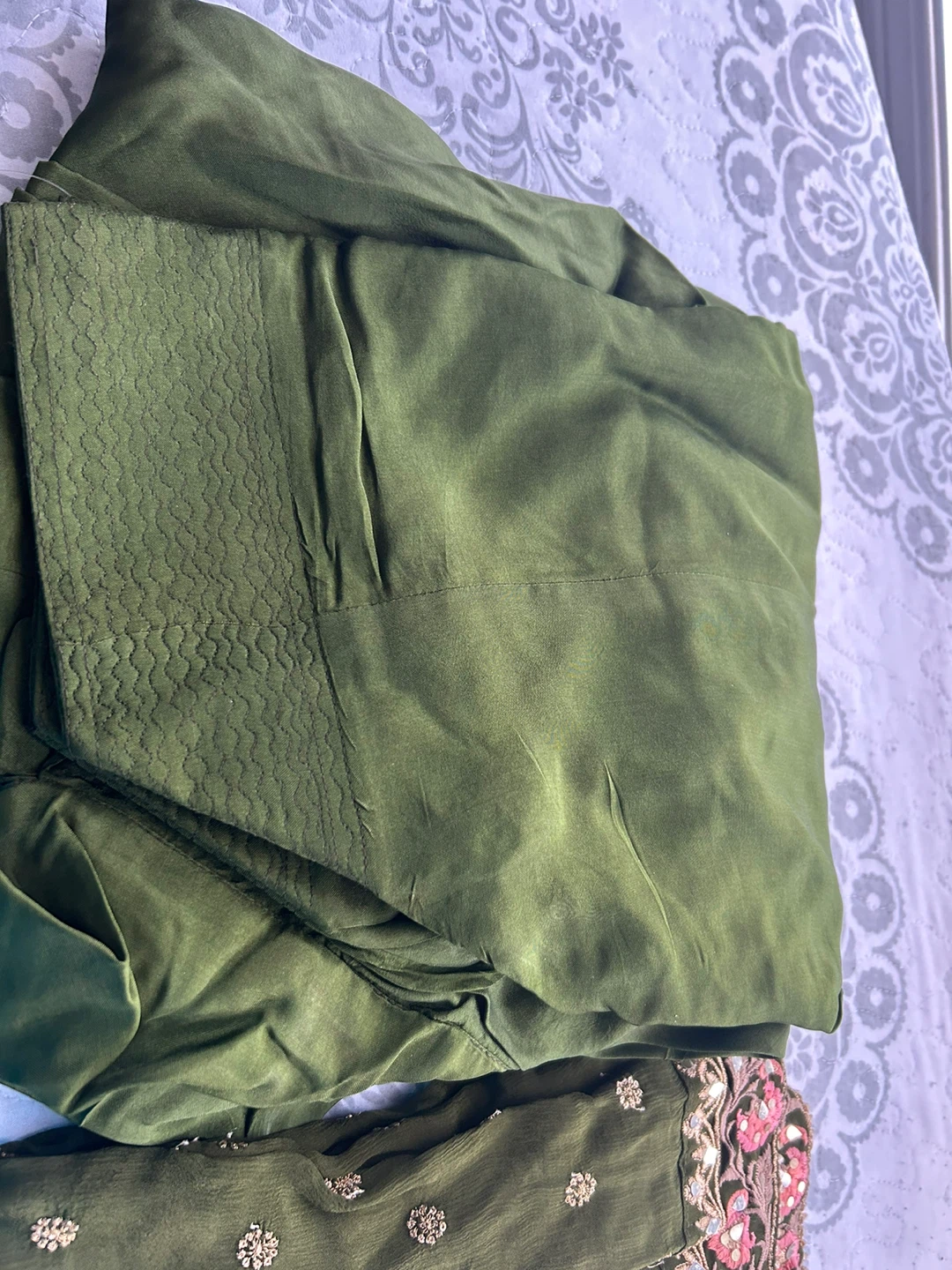 Green Embroidered suit with Dupatta - photo 2
