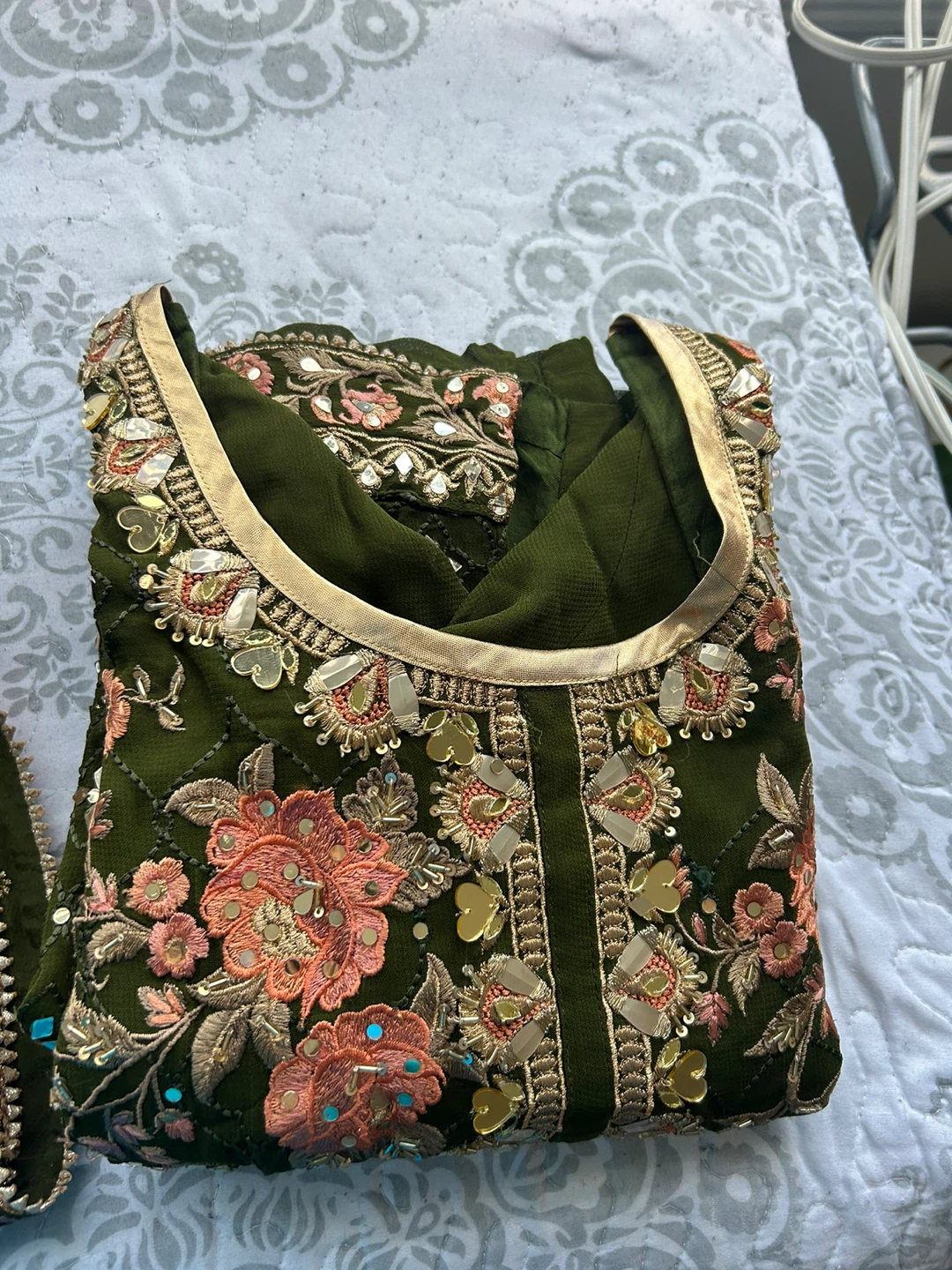 Green Embroidered suit with Dupatta - photo 3