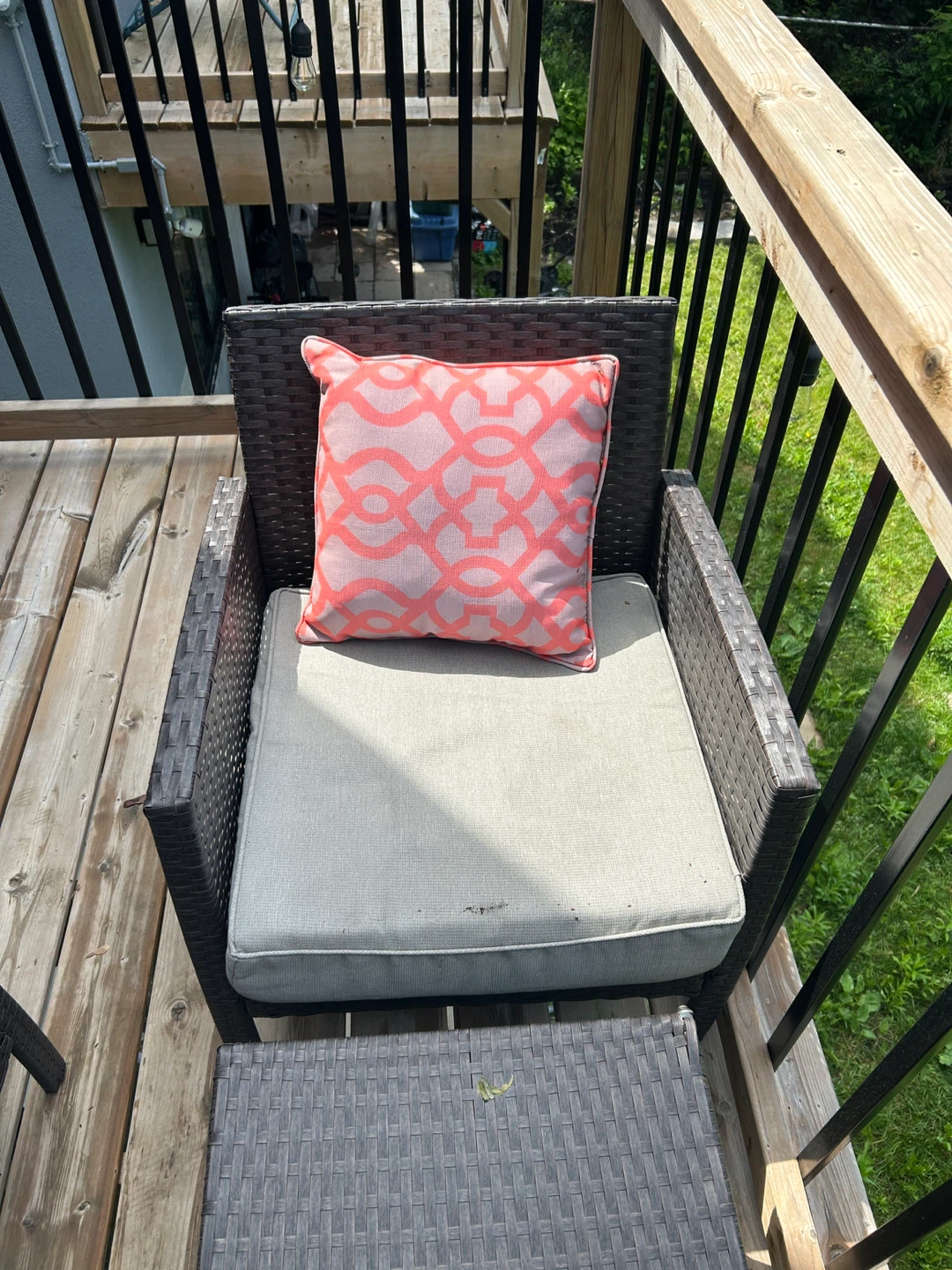Title: 4-Piece Hampton Bay Wicker Patio Set w/ Storage - photo 4