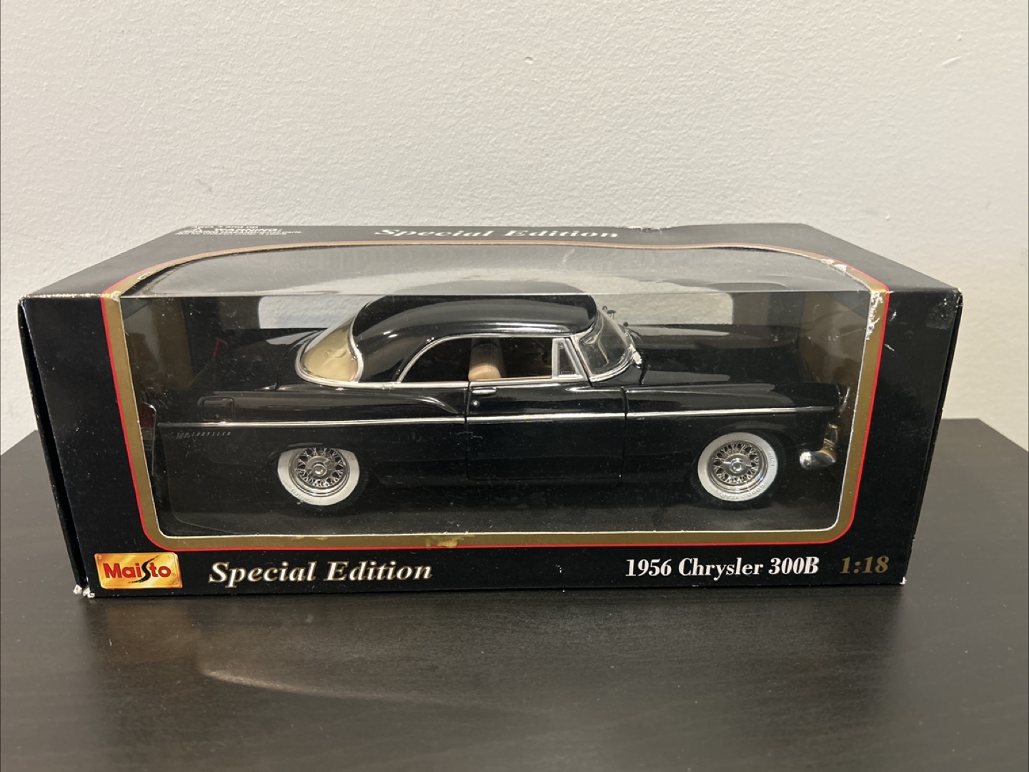Maisto 1956 Chrysler 300B Special Edition 1:18 Diecast Car