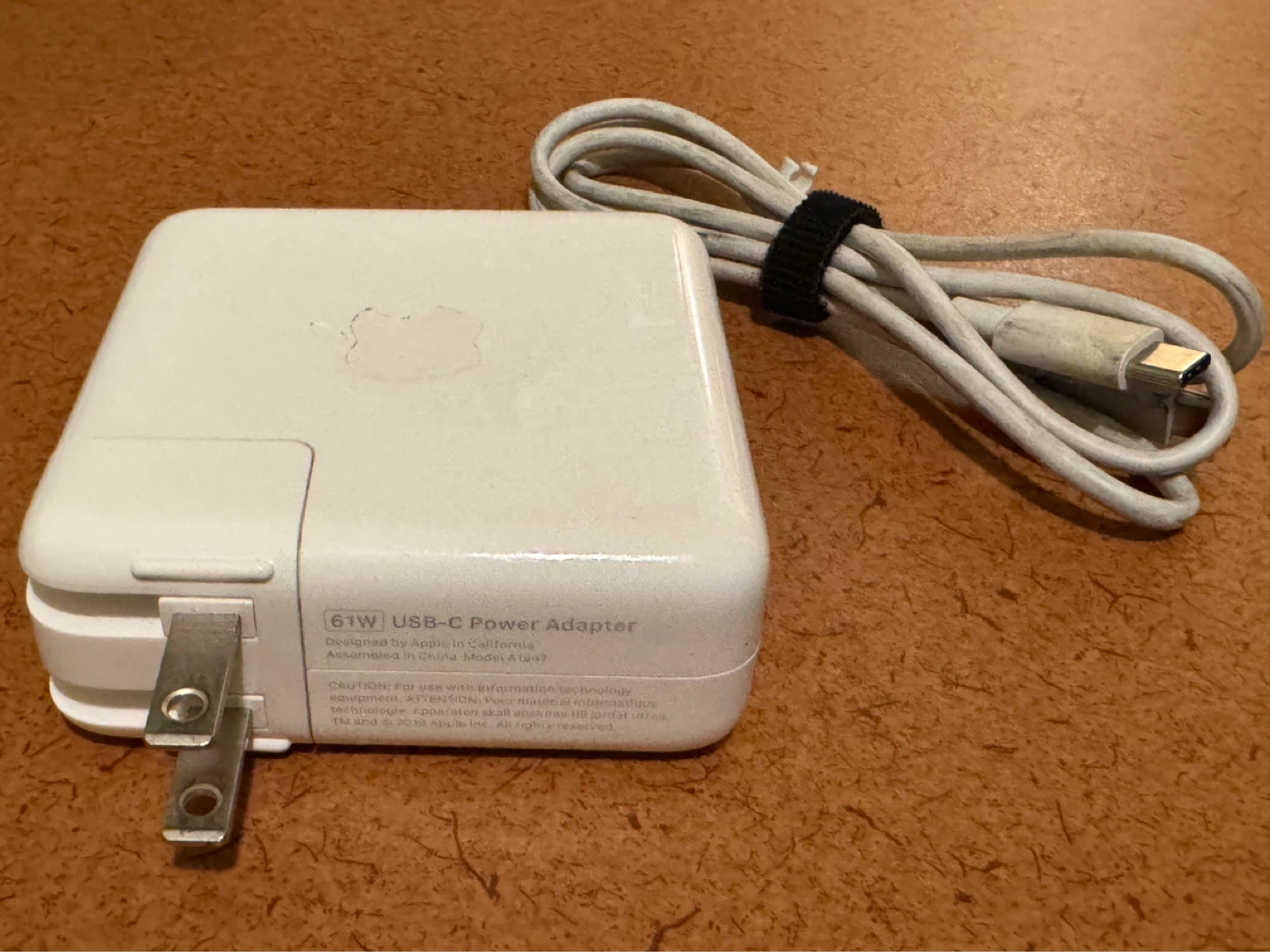 Apple 61W USB-C Power Adapter - photo 2