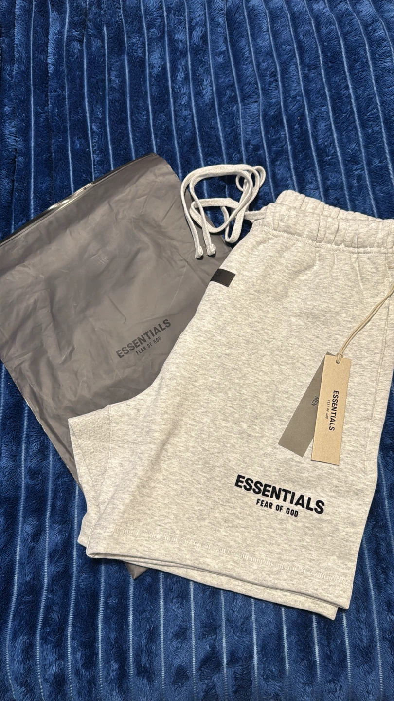 Essential Shorts - Size XS