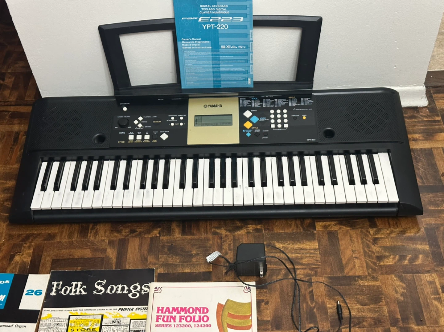 Yamaha PSR-E223 YPT-220 Digital Keyboard
