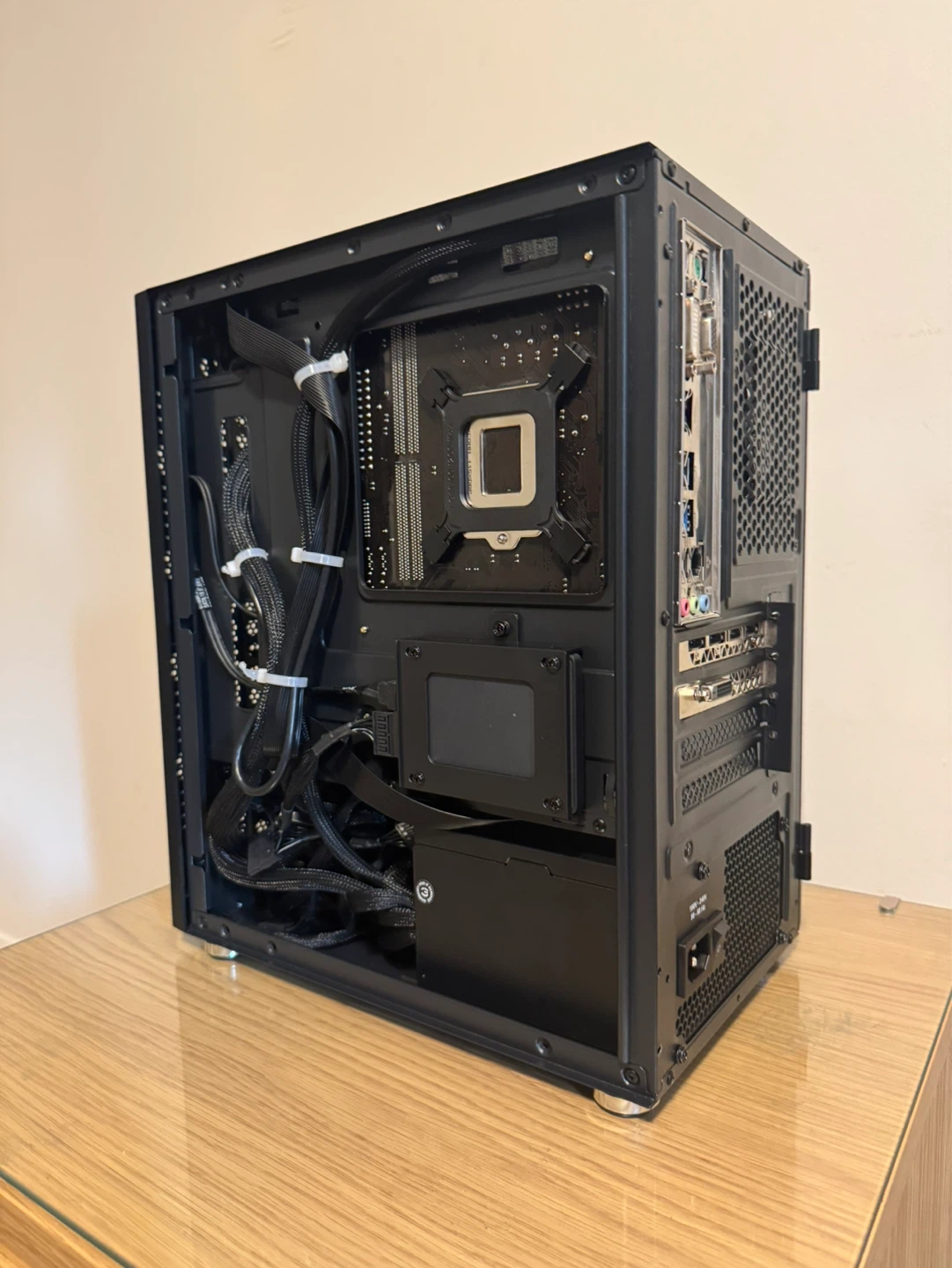 Desktop PC ddr4 16gb//256/I5/1060 - photo 4