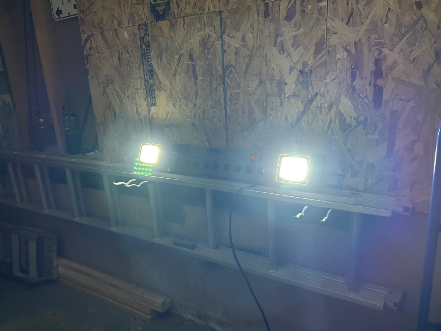 PRIME Power Strip with Dual LED Work Lights - photo 4