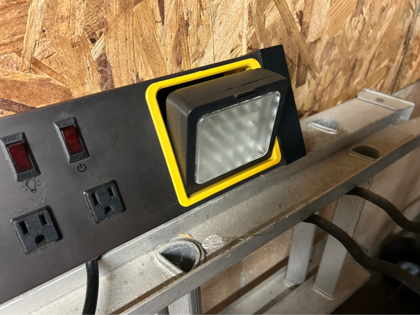 PRIME Power Strip with Dual LED Work Lights - photo 2