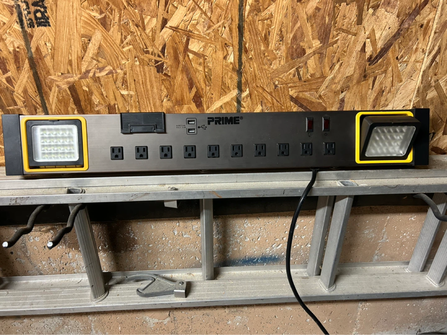 PRIME Power Strip with Dual LED Work Lights