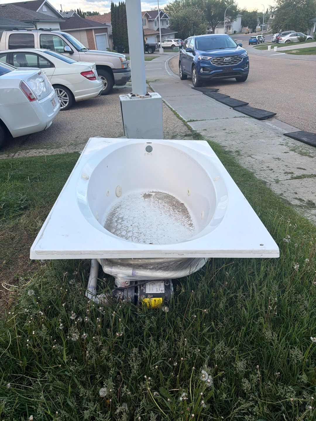 White Jetted Bathtub with Pump