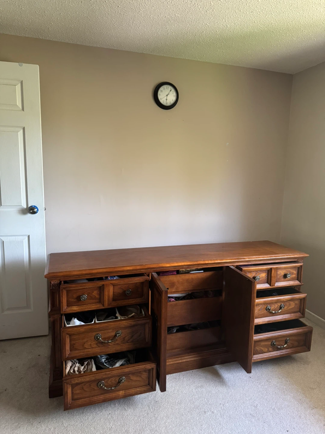 Solid Oak Dresser with Cabinets and Drawers - photo 3