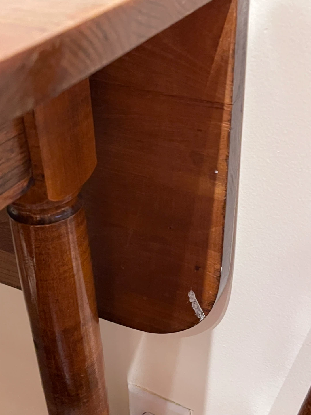 *MOVING SALE* 4 Oak chairs and table with extenders - photo 3