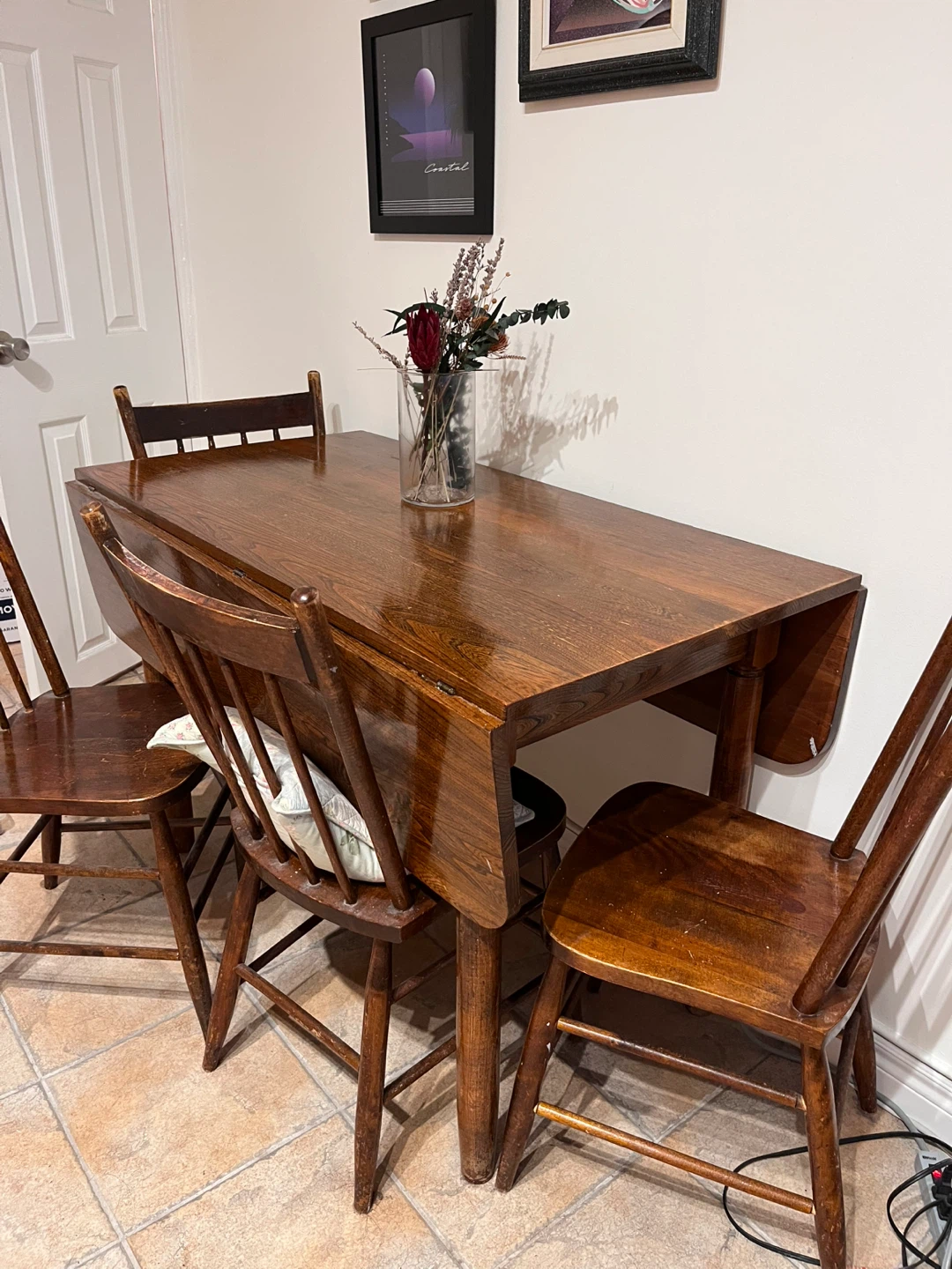 *MOVING SALE* 4 Oak chairs and table with extenders