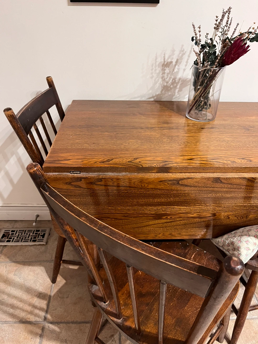 *MOVING SALE* 4 Oak chairs and table with extenders - photo 2