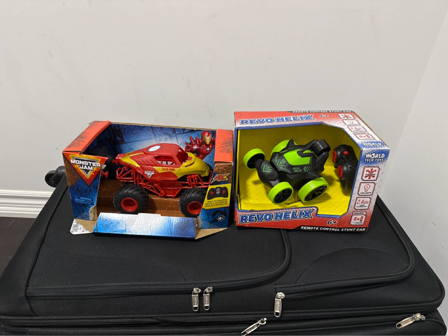 Monster Jam Iron Man Truck & Revo Helix Stunt Car